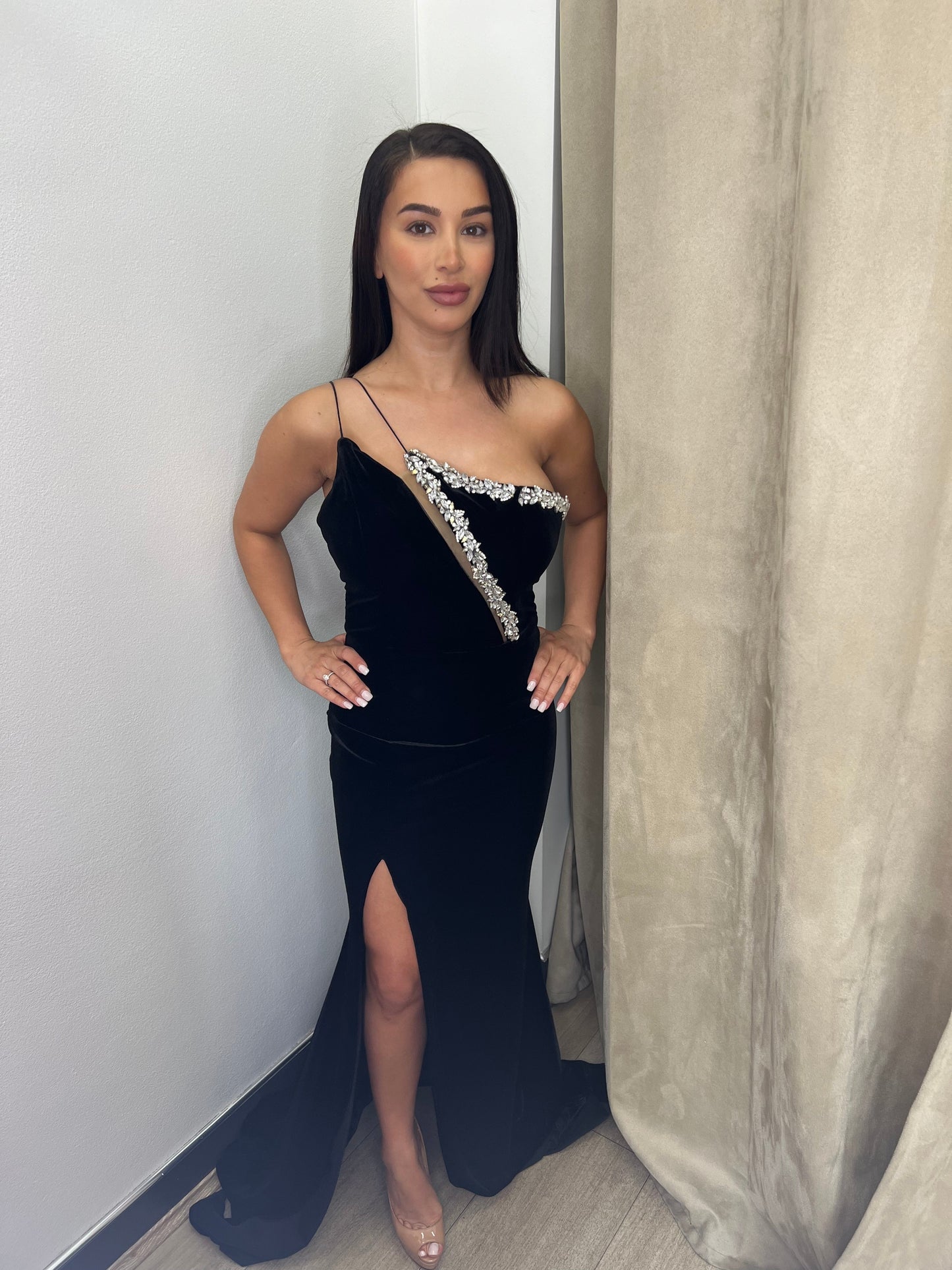 Sbs Amal Crystal Velvet Gown - Black
